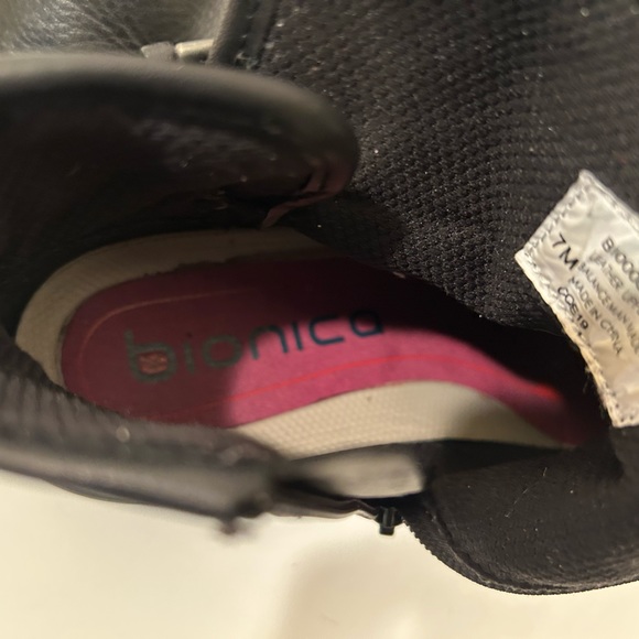 Bionica All-Weather Double Strap Buckle Side Zip Black Leather Boots Size 7 M - Picture 7 of 12